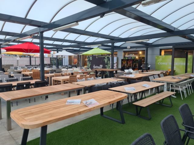 Ongezien aanbod aan Teak & Alu Tuinmeubelen en Lounge Sets in onze overdekte showroom! 📢Kom langs en profiteer nu reeds van onze speciale acties op Tuinsets, Lounge Sets en Barbecues! 🔥 #teakpoint 

📌Teakpoint - Hundelgemsebaan 53, 9630 Zwalm